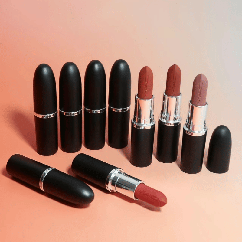 Vẫn là thỏi son hình viên đạn Matte Lipstick kinh điển nhưng Ximal Silky có cải tiến trong thiết kế bao bì trông bóng bẩy hơn 